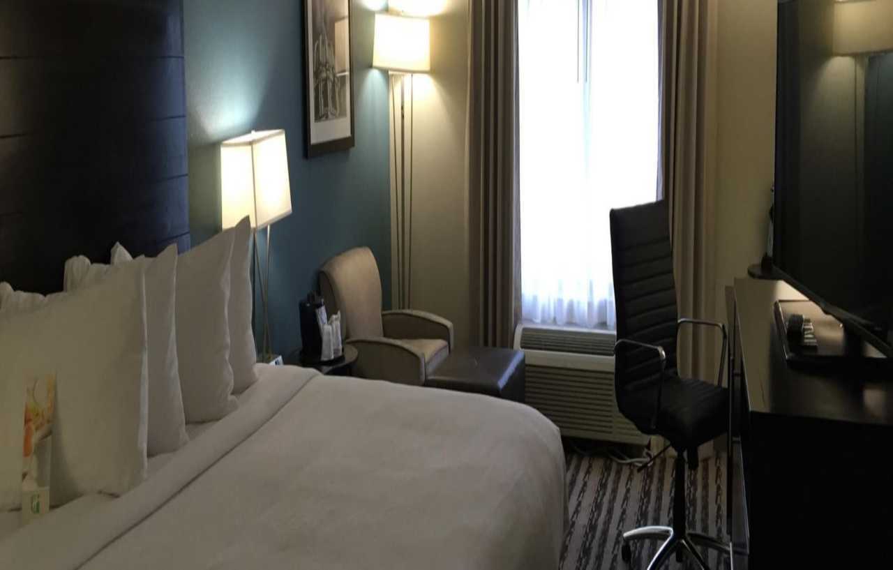 Harrisburg East By Ihg Hotel
