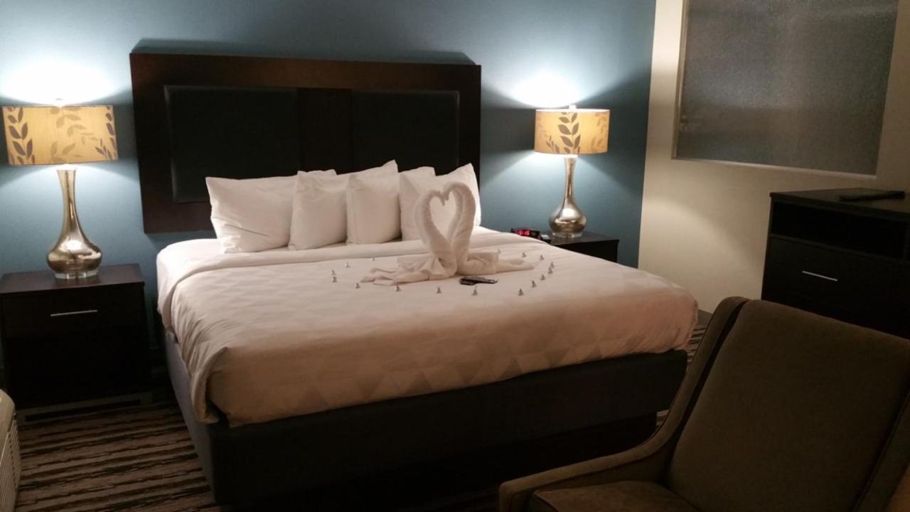 Harrisburg East By Ihg Hotel 3*