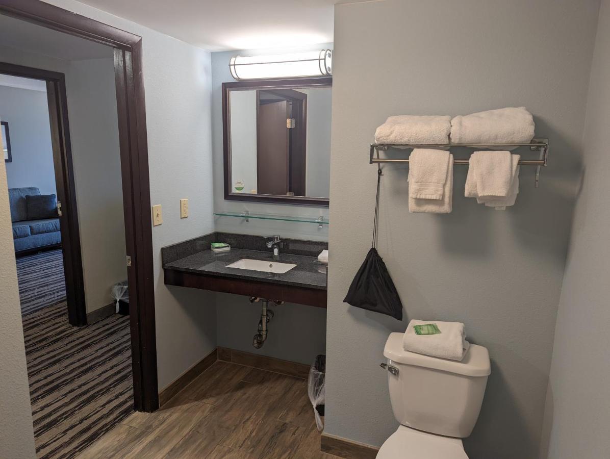Harrisburg East By Ihg Hotel