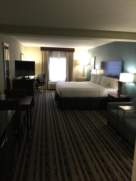 Hotel Harrisburg East By Ihg 3*