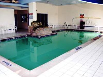 Hotel Harrisburg East By Ihg 3*